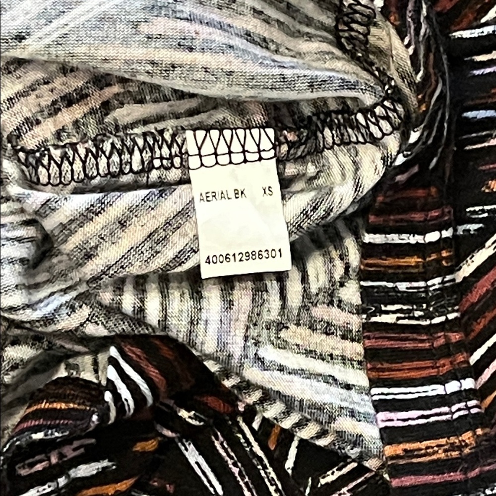 Apt. 9 Black and White Swirl Tee Size X-Small - Picture 7 of 8